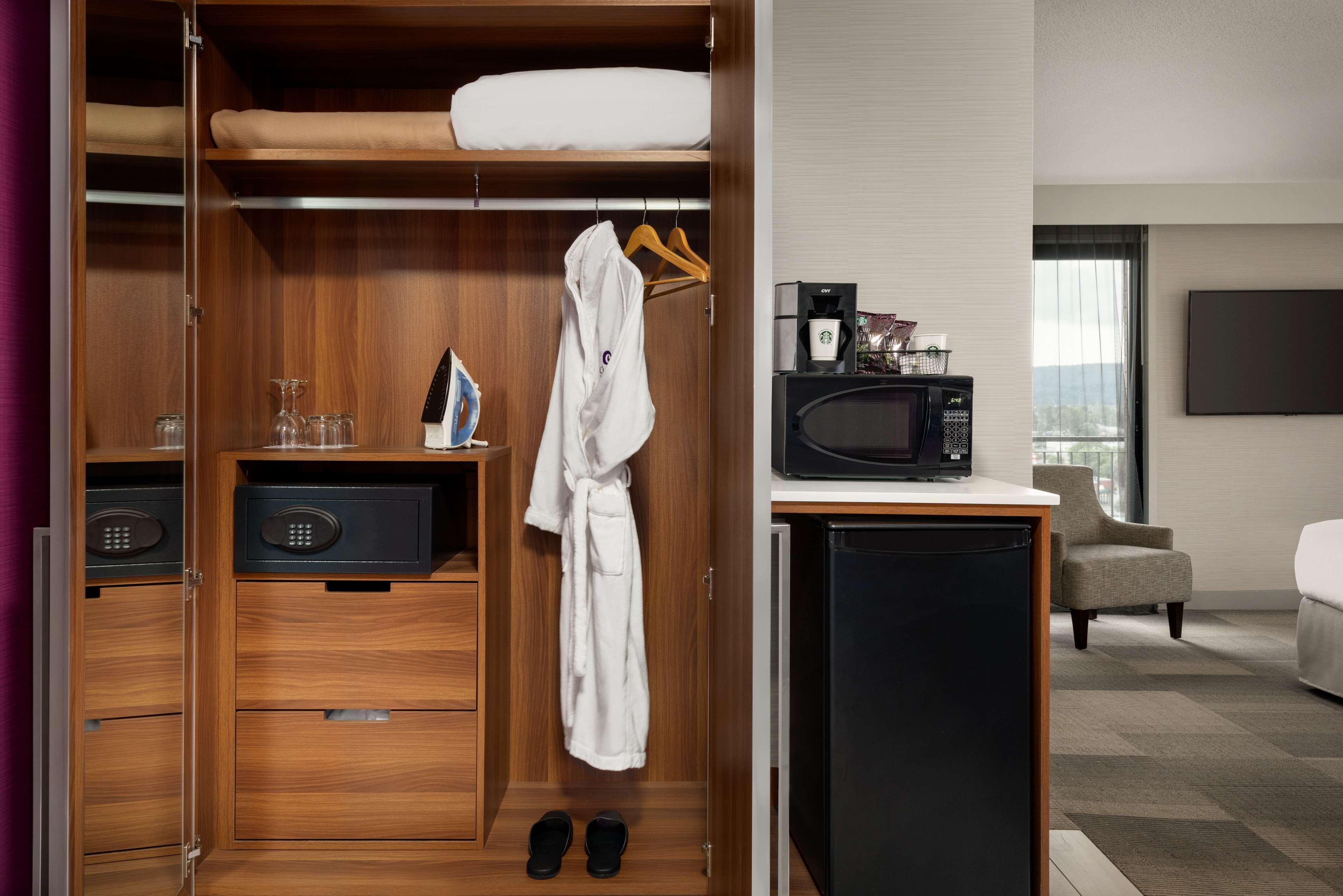 Coast Prince George Hotel By Apa Exteriör bild