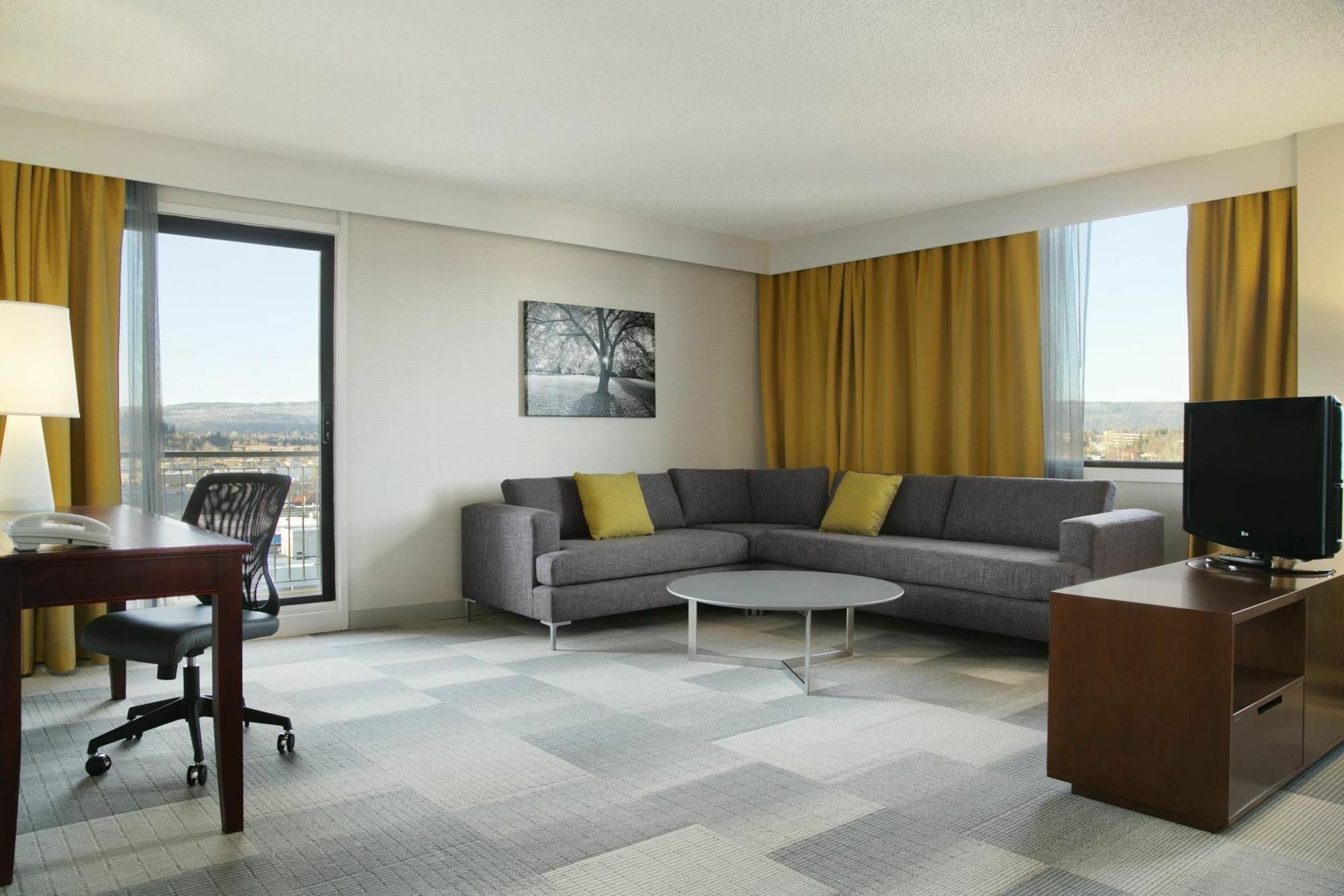 Coast Prince George Hotel By Apa Exteriör bild