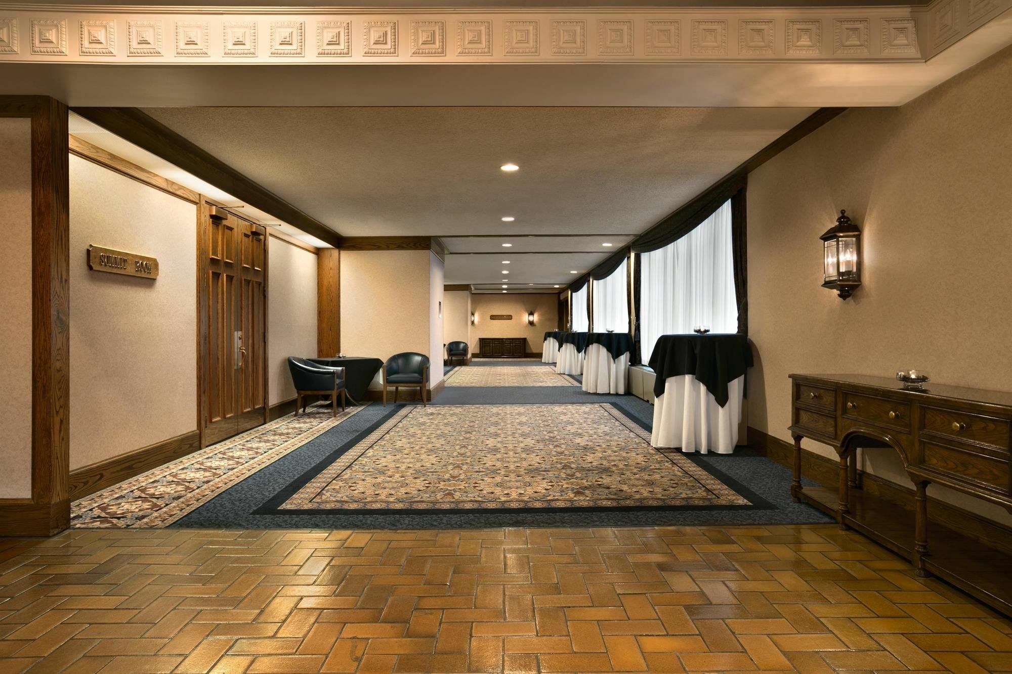 Coast Prince George Hotel By Apa Exteriör bild