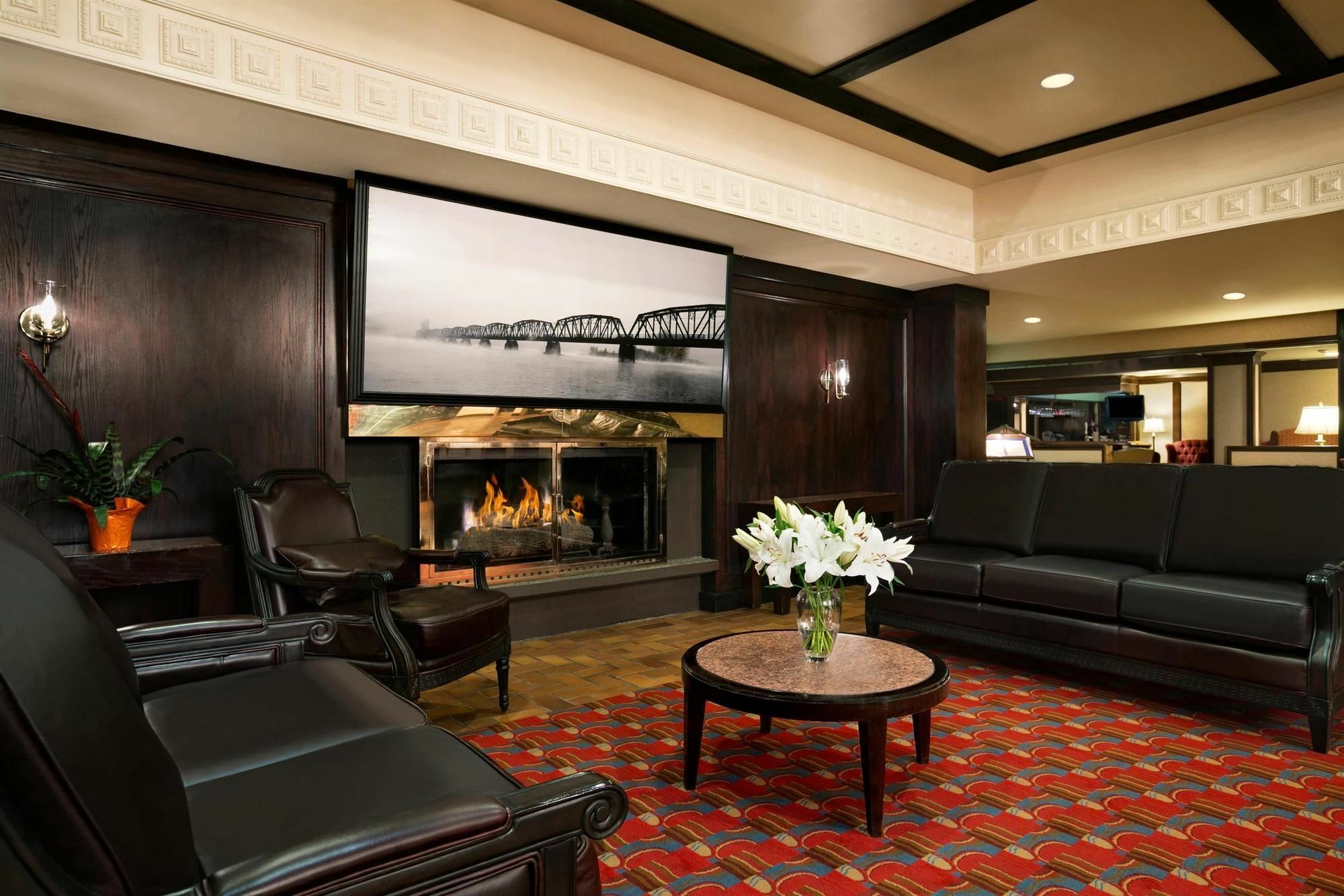 Coast Prince George Hotel By Apa Exteriör bild
