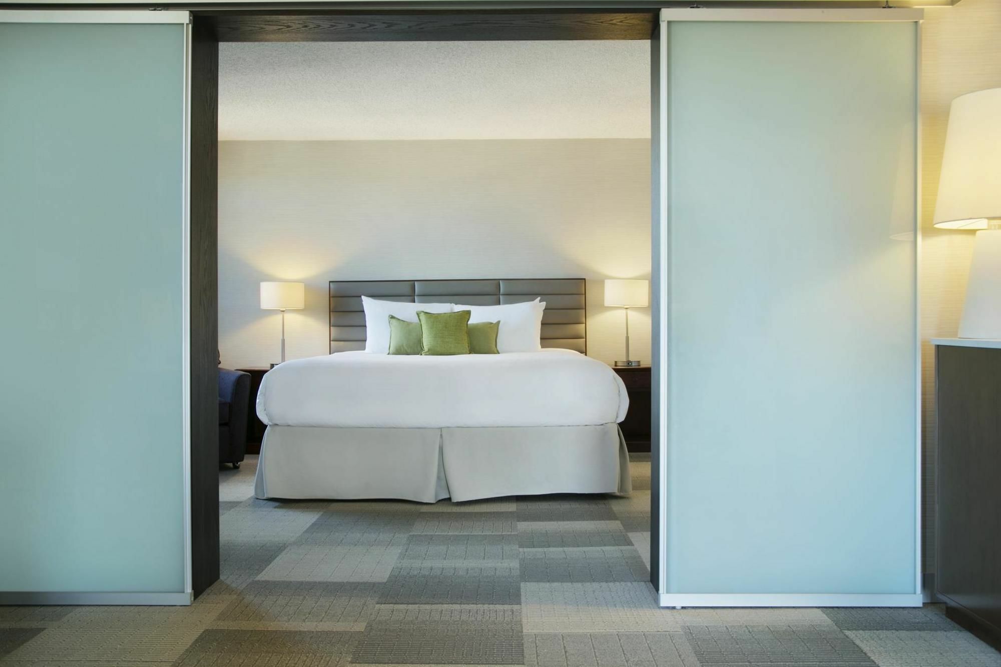 Coast Prince George Hotel By Apa Exteriör bild